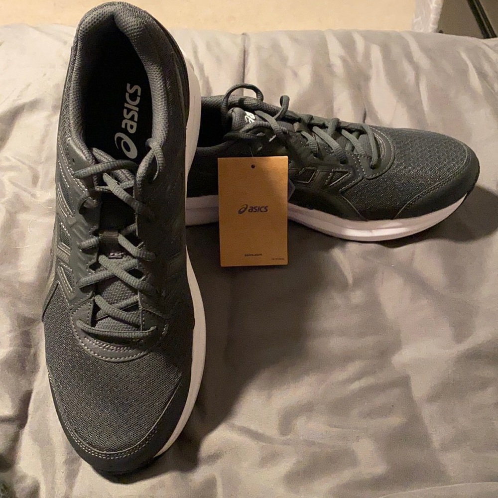 Black Asics Gymshoes